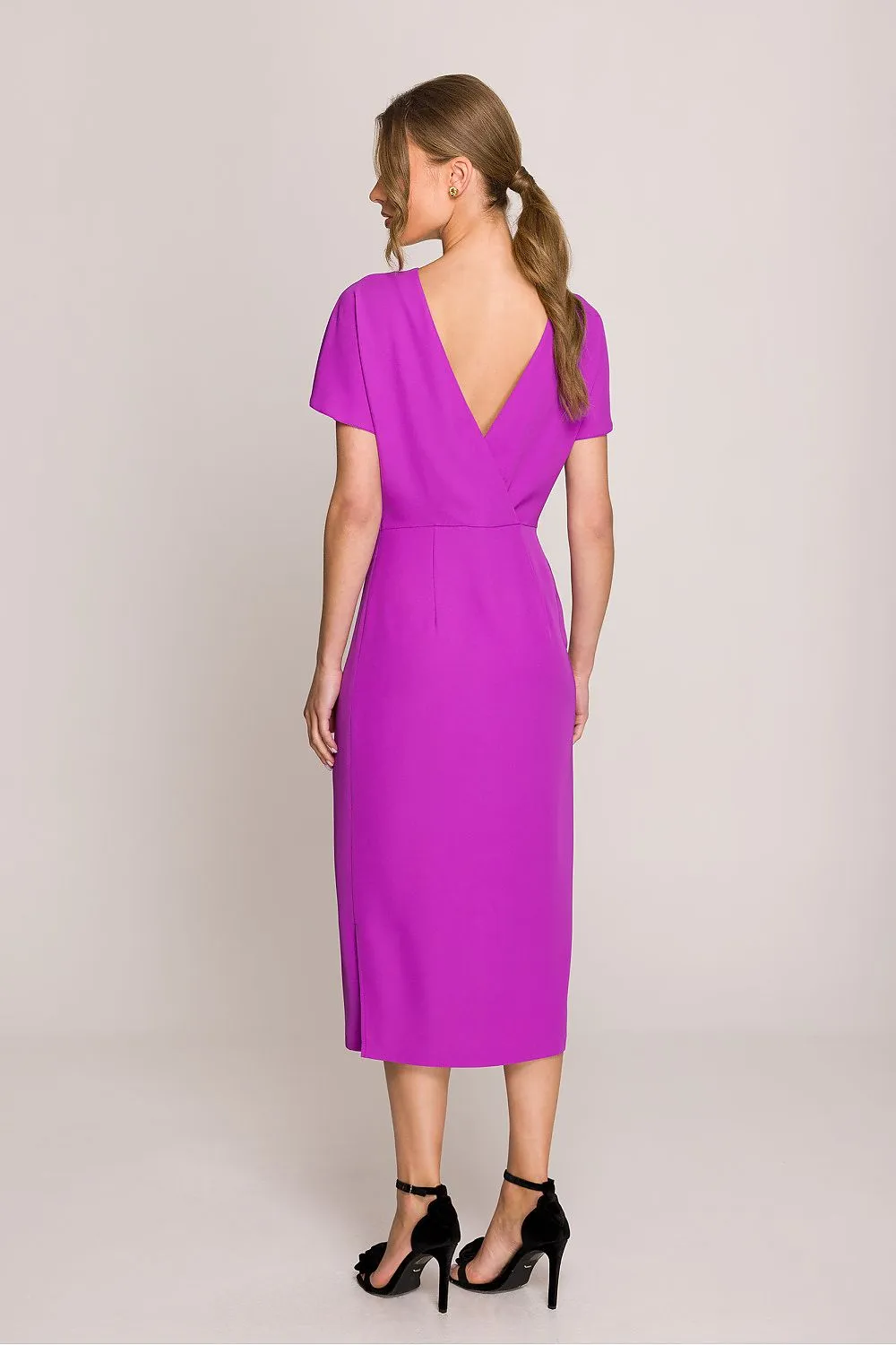Elegant short sleeves fitted cut dress